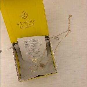 Kendra Scott Gold Pendant Necklace*NO TARNISHING ON IT!!*